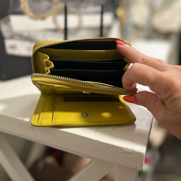 wallet - Picture 4 of 5